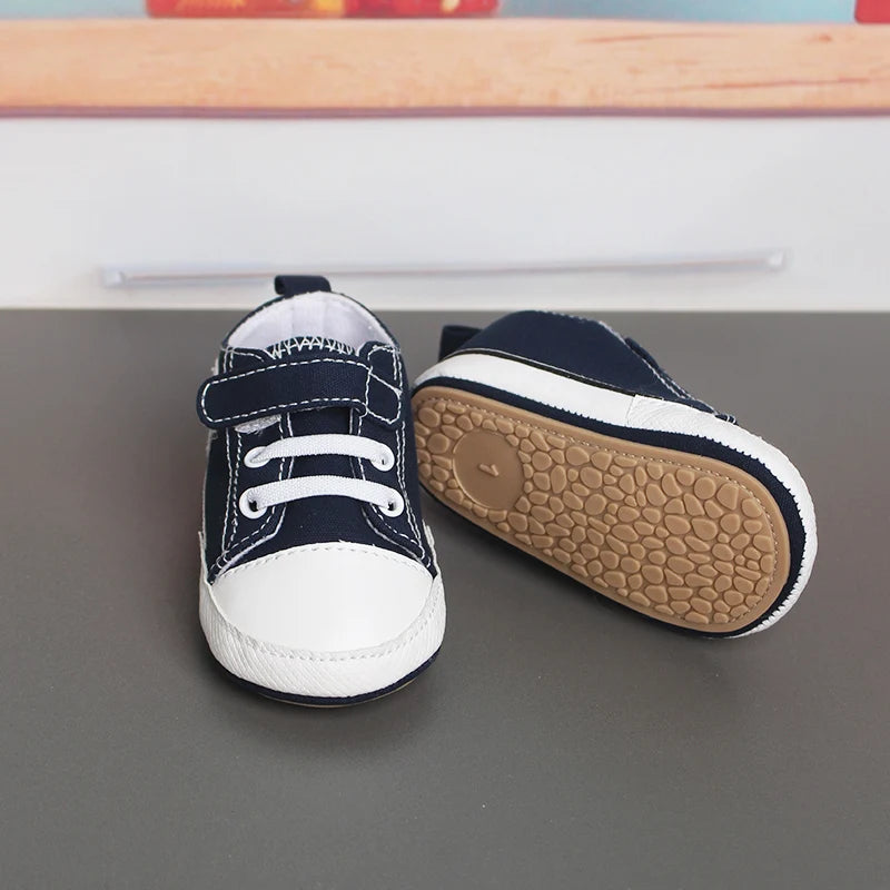 1 pair of soft soled breathable, cute and comfortable baby sports walking shoes