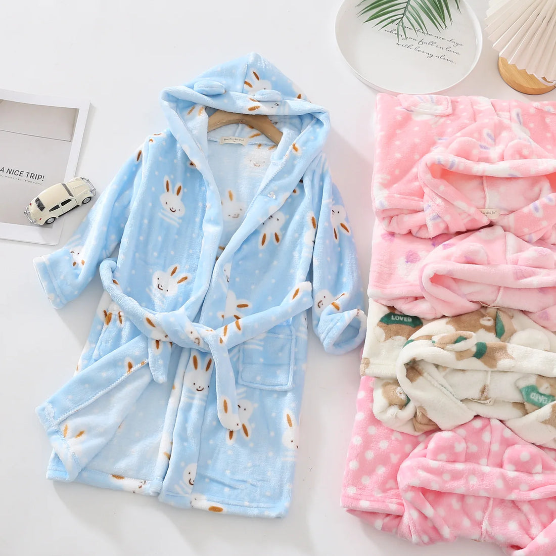 New Autumn Winter Kids Hooded Flannel Bathrobe Baby Bath Robes Boys Girls Cute Cartoon Soft Warm Pajamas Long Sleeve Towel Robe