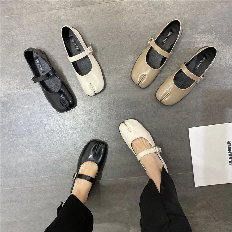 Spring Women Sandals New Split Toe Mary Jane Flats Ladies Pumps Female Retro Vintage Girl Daily Novelty Solid Ninja Shoes