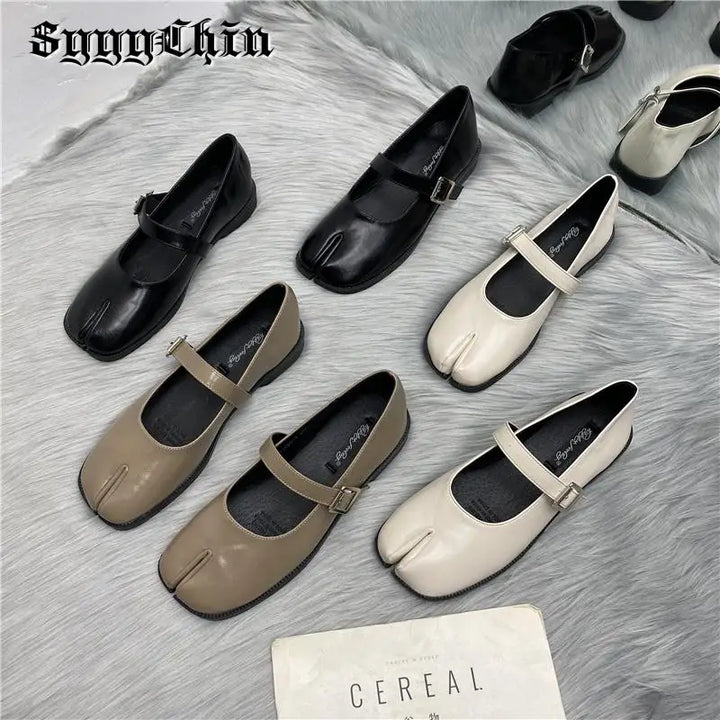 Spring Women Sandals New Split Toe Mary Jane Flats Ladies Pumps Female Retro Vintage Girl Daily Novelty Solid Ninja Shoes